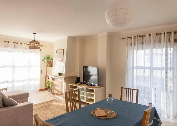 Middle Of The Bay 2 Bedroom 公寓 *